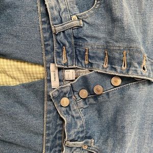 Forever 21 boyfriend ripped jeans size 29